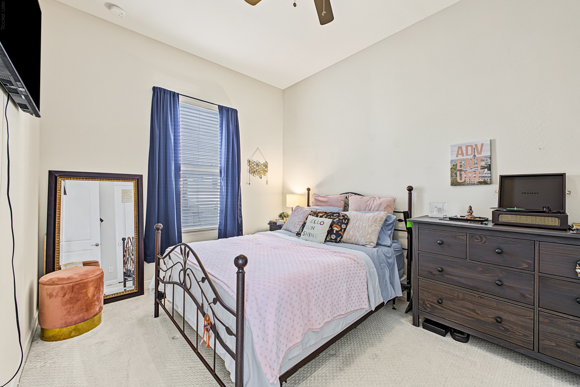 Interior — bedroom 4 / guest room